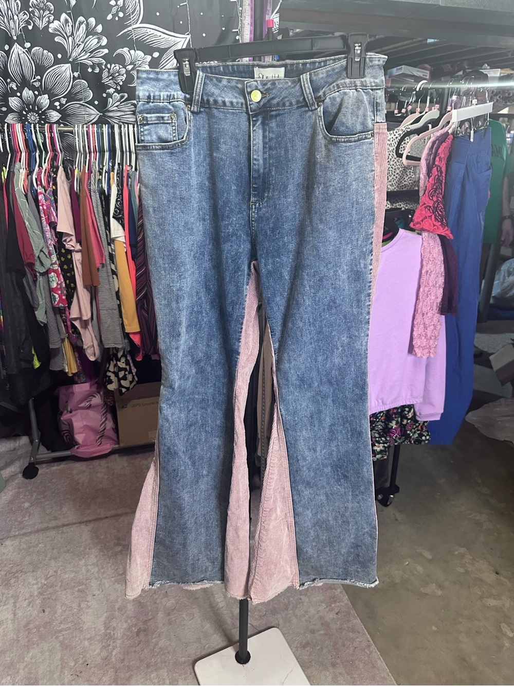 Oli & Hali Two-Tone Flare Jeans in Blue and Pink - Picture 3 of 7
